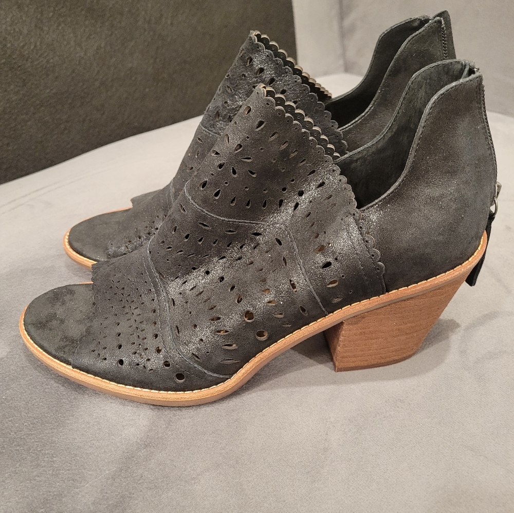 Sofft Leather Peep Toe Sandal Block Millard Heel Bootie Size 8.5